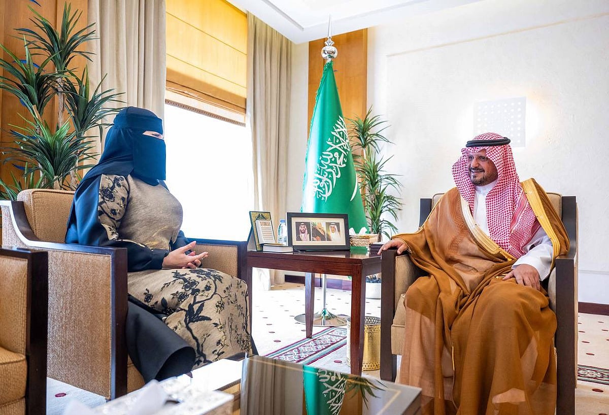 نائب أمير القصيم يستقبل مديرة الأحوال المدنية بالمنطقة ويشيد بجهود الأحوال 