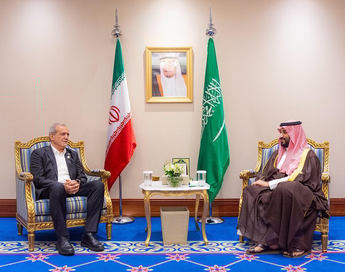 ولي العهد يلتقي الرئيس الإيراني 