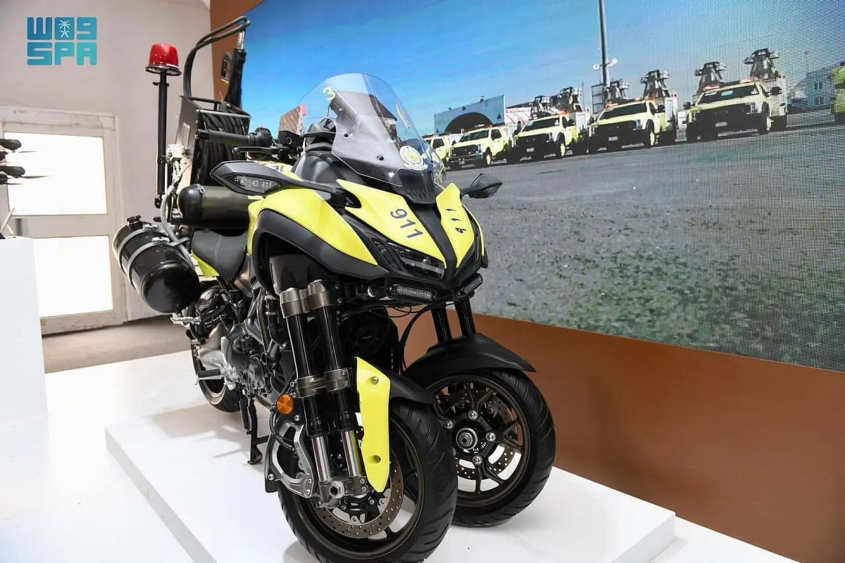 الدفاع المدني يستعرض دراجة التدخل السريع في معرض «واحة الأمن» بالصياهد 