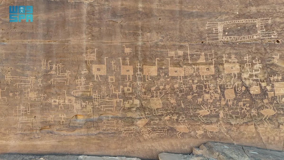 صخورُ العُلا.. سجلٌّ تاريخي لمراحل تطوّر اللغة العربية من الرموز إلى الحروف 