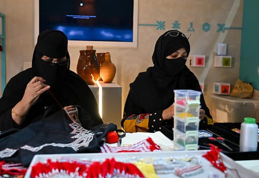 الحرف اليدوية تبرز المشهد الثقافي في معرض جدة للكتاب 