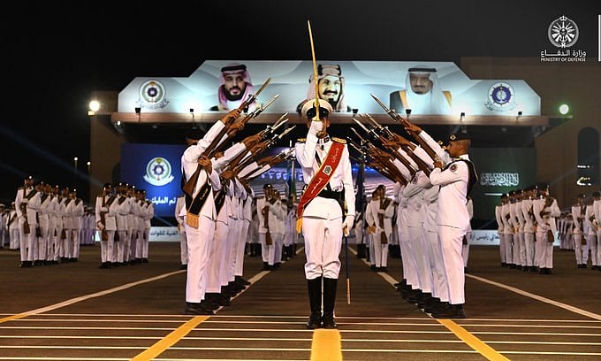 معهد الدراسات الفنية للقوات البحرية بالدمام يحتفل بتخريج الدفعة 83 