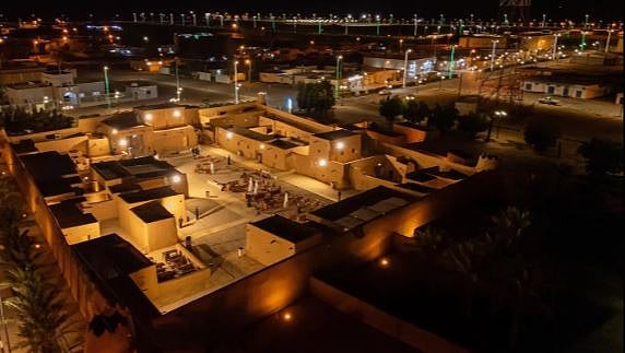 «بيوت الطين» في الحدود الشمالية.. ذاكرة تنبض بحكايات الأجداد 