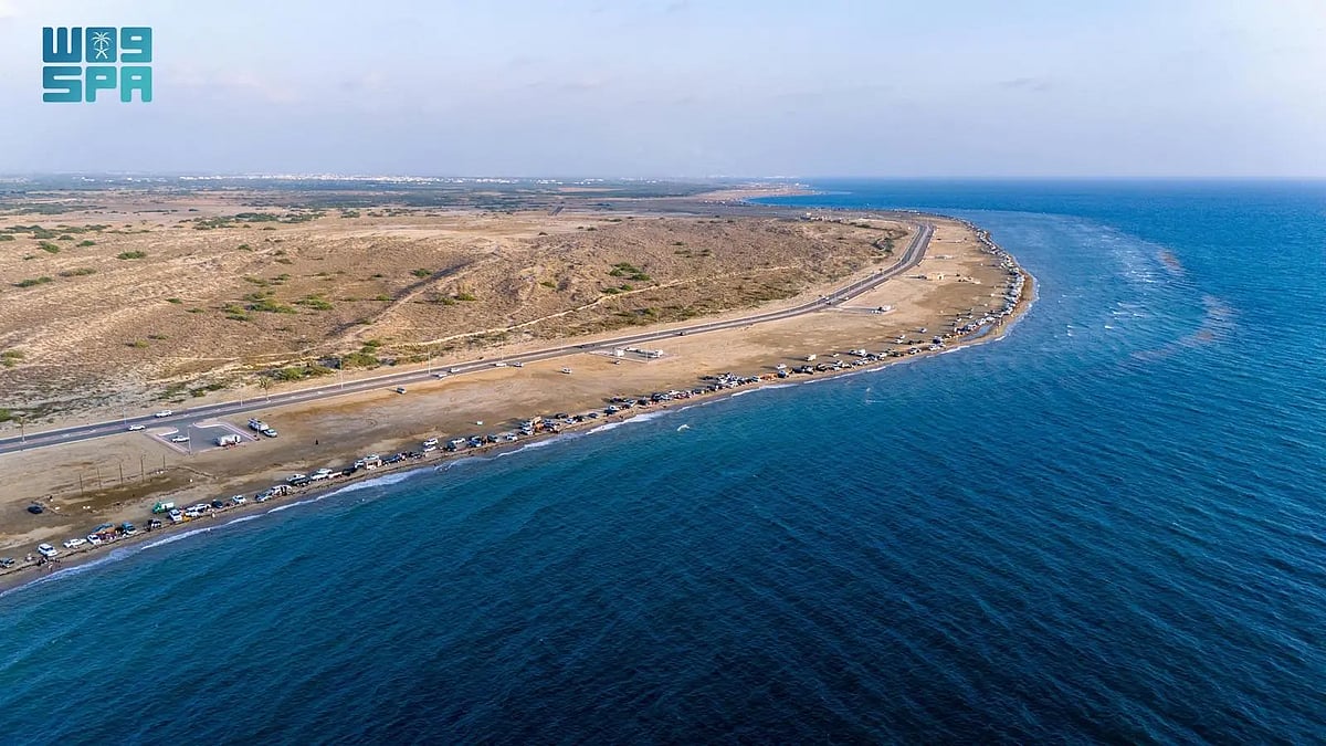 صباحات شتاء شواطئ جازان.. هدوء البحر وجاذبية المكان 