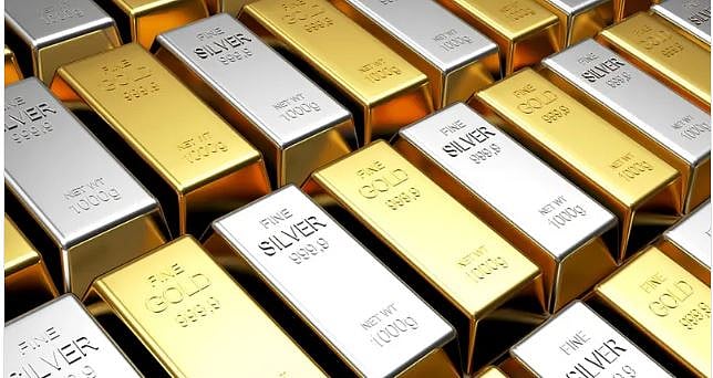 الذهب يتجه لتحقيق أفضل أداء سنوي منذ نحو نصف قرن.. والفضة تخسر أكثر من 3% 