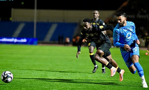 الاتحاد يتغلب على نيوم بثلاثة أهداف في دوري روشن 