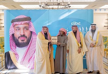أمير القصيم يسلّم وثائق تملّك الوحدات السكنية للمستفيدين من تبرّع ولي العهد 