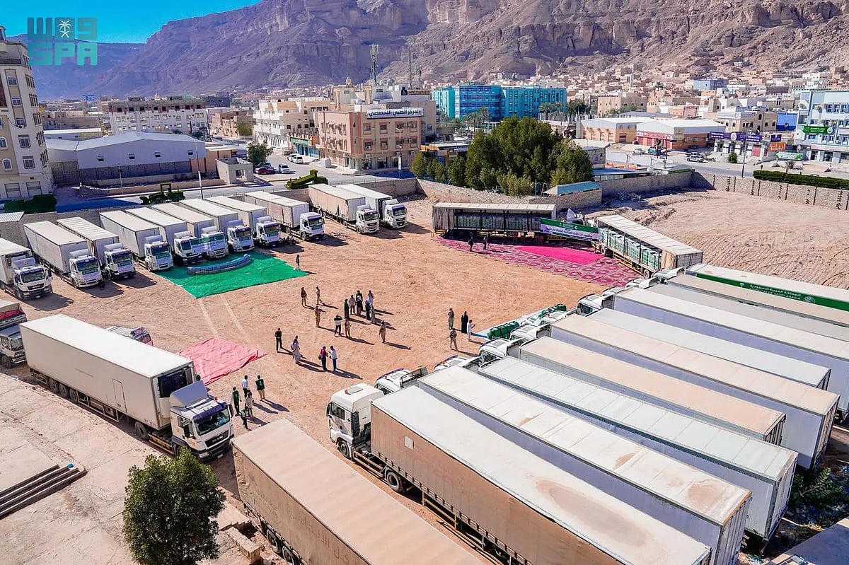 تدشين قافلة إغاثية مقدمة من مركز الملك سلمان للإغاثة إلى مديريات وادي وصحراء حضرموت 