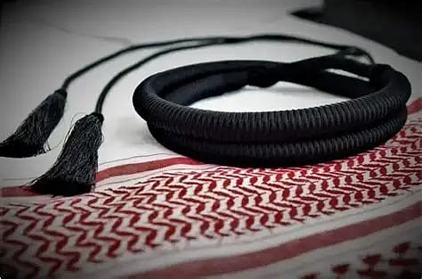 حرفي: العقال الأسود السعودي له أكثر من مليوني نقشة مختلفة 