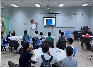 مختص: الأسرة شريك أساسي في نجاح الطالب وبناء الانضباط والالتزام في البيئة المدرسية 