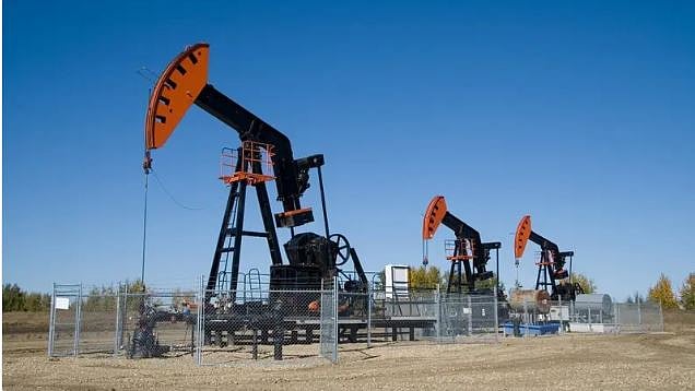 انخفاض أسعار النفط في ظل توقعات بزيادة مخزونات الخام الأمريكية 