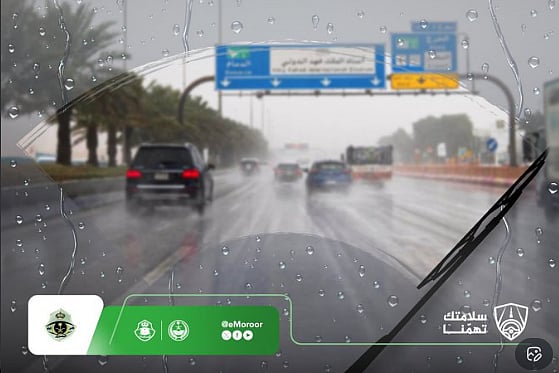 المرور ينبه: تأكد من سلامة مساحات زجاج المركبة قبل السفر 