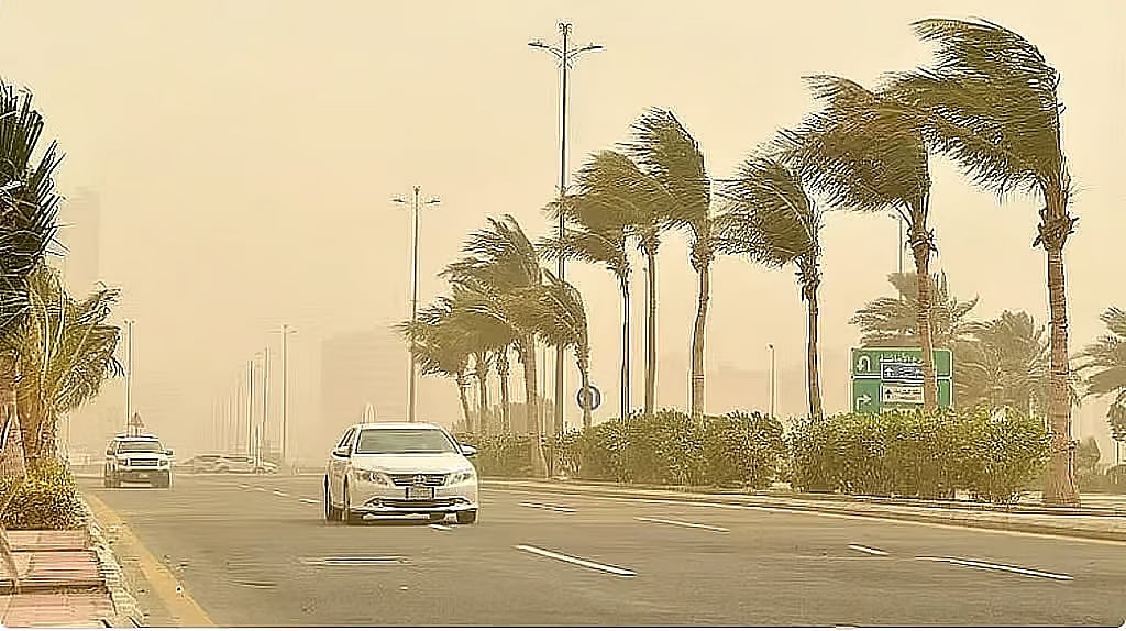 «الأرصاد»: أتربة مثارة وعواصف ترابية على محافظة شرورة 