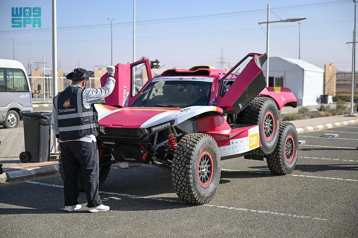 بدء الفحص الفني لمركبات ودراجات رالي باها حائل تويوتا الدولي 2026 