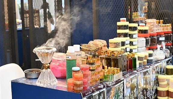 معرض «عسل جازان».. منصة للإبداع وتمكين الأسر المنتجة 