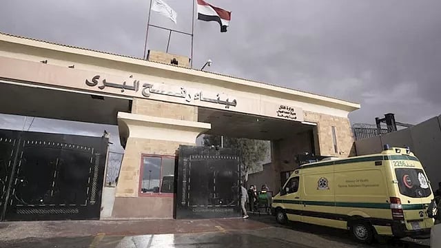 إعادة فتح معبر رفح الحدودي بين قطاع غزة ومصر في الاتجاهين 