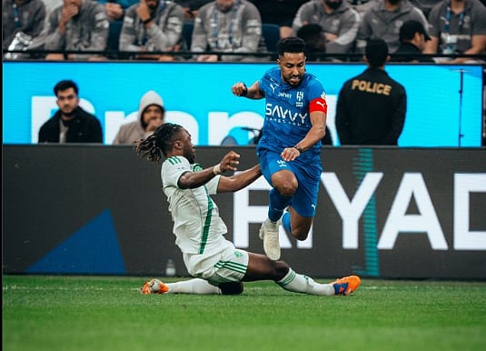 الهلال يتعادل مع الأهلي في قمة «دوري روشن» 