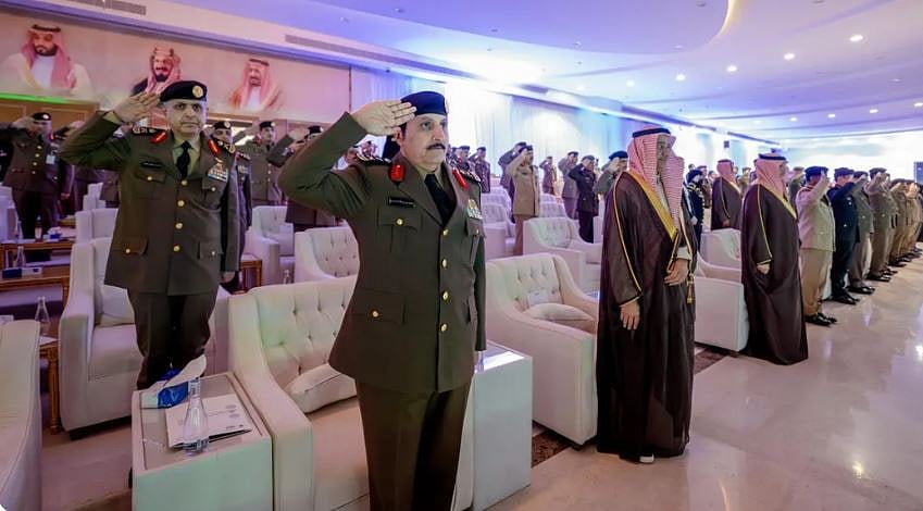 برعاية وزير الداخلية.. «البسامي» يشهد تخريج الدورة التأهيلية للفرد الأساسي للمجندات بمعهد التدريب النسوي 