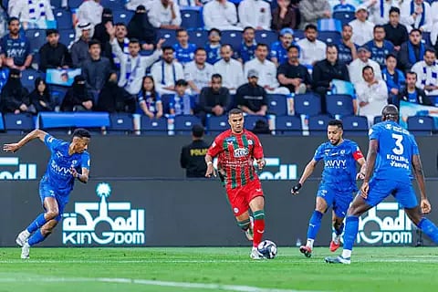 الهلال يتخطى الاتفاق ويواصل صدارة "دوري روشن" 