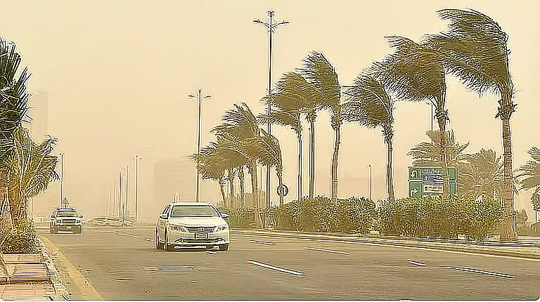 الأرصاد: أتربة مثارة في 3 مناطق 