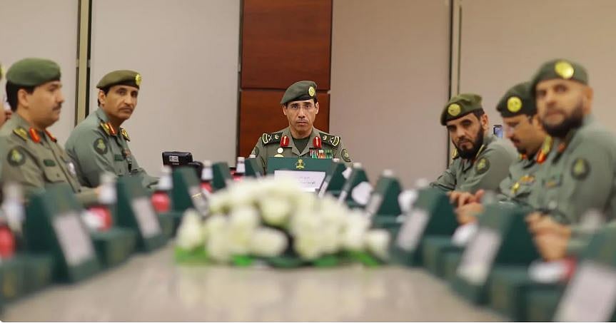 اللواء المربع يرأس اجتماع قيادات الجوازات لاستعدادات موسم العمرة الرمضاني 1447