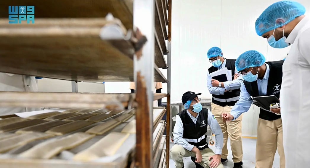 رئيس «الغذاء والدواء» يتفقد عددًا من المصانع والمستودعات الغذائية بالمدينة المنورة 