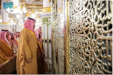 ولي العهد يزور المسجد النبوي 