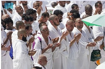 أولى جُمَع رمضان في المسجد الحرام.. مشهد إيماني تتجلّى فيه الطمأنينة وعظمة المكان 