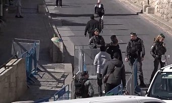 الاحتلال الإسرائيلي يفرض إجراءات مشددة على دخول المصلين للأقصى 