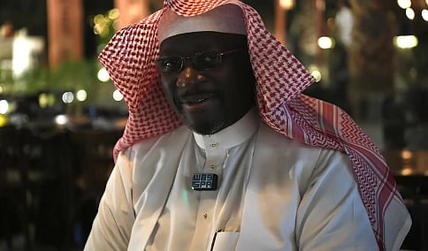 مقيم أوغندي يروي تجربة صيام رمضان في المدينة المنورة على مدار 46 عامًا 