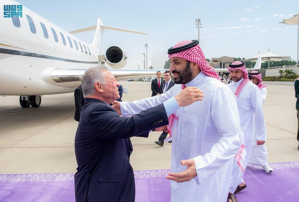 الملك عبدالله الثاني يصل إلى جدة ويستقبله ولي العهد الأمير محمد بن سلمان