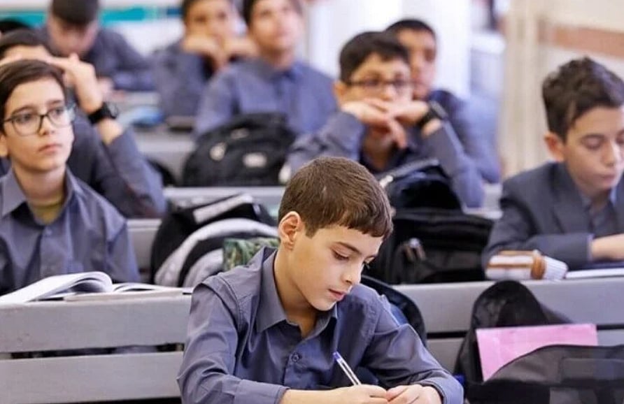 باحث: العرب عدو أول بمناهج التدريس الإيرانية وأمريكا وإسرائيل خارج قائمة الأعداء 