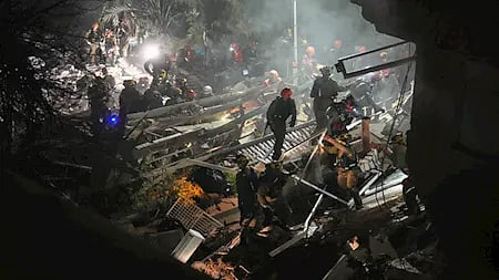 جيش الاحتلال الإسرائيلي يعلن فقد الاتصال بـ 4 أشخاص إثر سقوط صاروخ إيراني في حيفا 