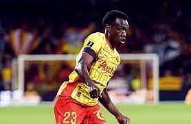 سعود عبد الحميد يمنح لانس نقطة غالية في صراع المنافسة على المقاعد الأوروبية 