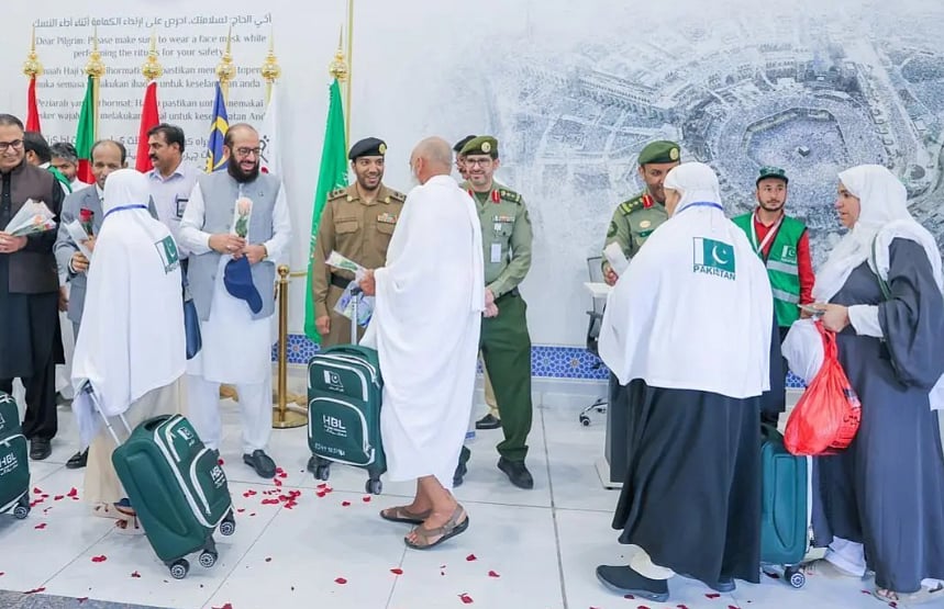 وصول أولى رحلات مستفيدي مبادرة طريق مكة للمدينة المنورة 