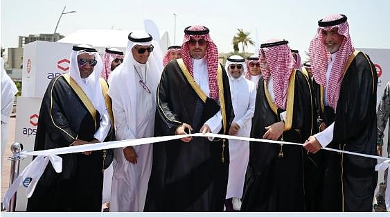 محافظ جدة يُدشِّن خدمة التاكسي البحري الفاخر 