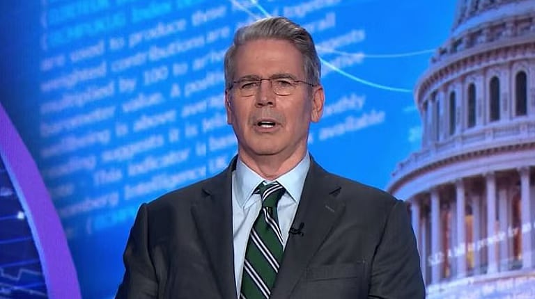 وزير الخزانة الأمريكي: نستبعد تجديد الإعفاءات للنفط الإيراني والروسي 