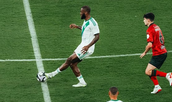 الأهلي يكسب الخلود بثلاثية نظيفة في الجولة 33 من «دوري روشن» 