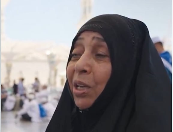 حاجة عراقية تشيد بجهود الهلال الأحمر في الحج: «ما خلّوني أروح لهم.. هم جوني»