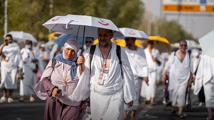خلال أداء مناسك الحج.. 4 خطوات للتعامل مع علامات الإجهاد الحراري