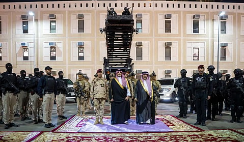 الأمير عبدالعزيز بن سعود وزير الداخلية رئيس لجنة الحج العليا يتفقد قوات الأمن الخاصة 