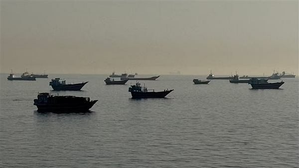 «تسنيم»: البحرية الأمريكية تطلب من السفن الإيرانية عدم تجاوز خط الحصار 