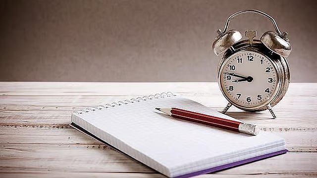 استشاري قلب يحذر الطلاب: السهر أخطر من صعوبة الامتحان 