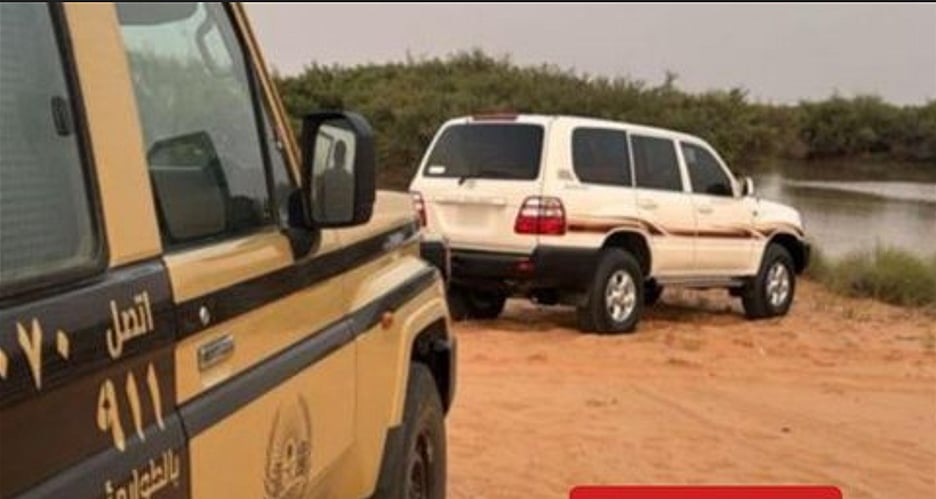 الأمن البيئي يضبط مواطنا لدخوله بمركبته في الفياض والروضات البرية بمحمية الملك عبدالعزيز 