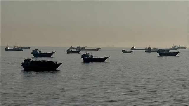 إيران تعلن عبور 28 سفينة تجارية عبر مضيق هرمز بتنسيق وتصاريح من الحرس الثوري 