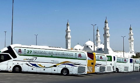 ضيوف برنامج خادم الحرمين الشريفين يزورون مسجد قباء ومواقع تاريخية بالمدينة المنورة 