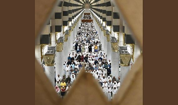 ضيوف الرحمن يتوافدون إلى المسجد النبوي بعد إتمامهم مناسك الحج 