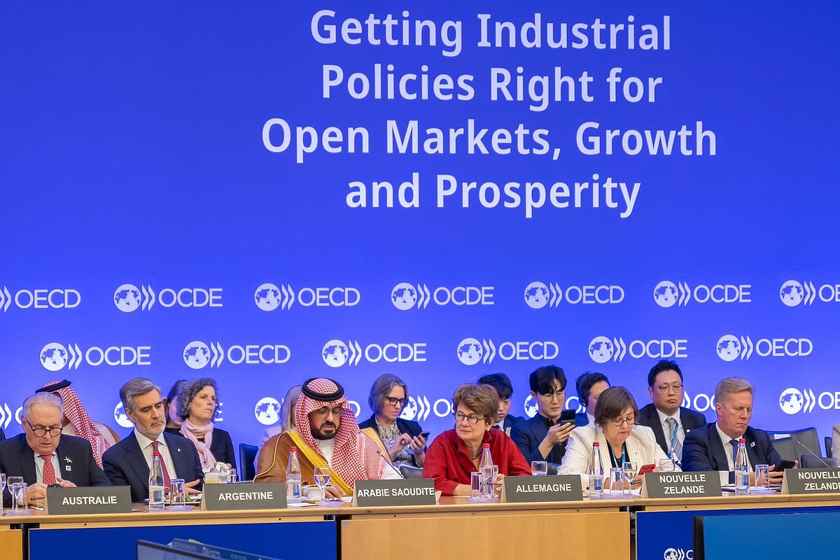 وزير الاقتصاد يشارك في الاجتماع الوزاري لمجلس منظمة التعاون الاقتصادي والتنمية