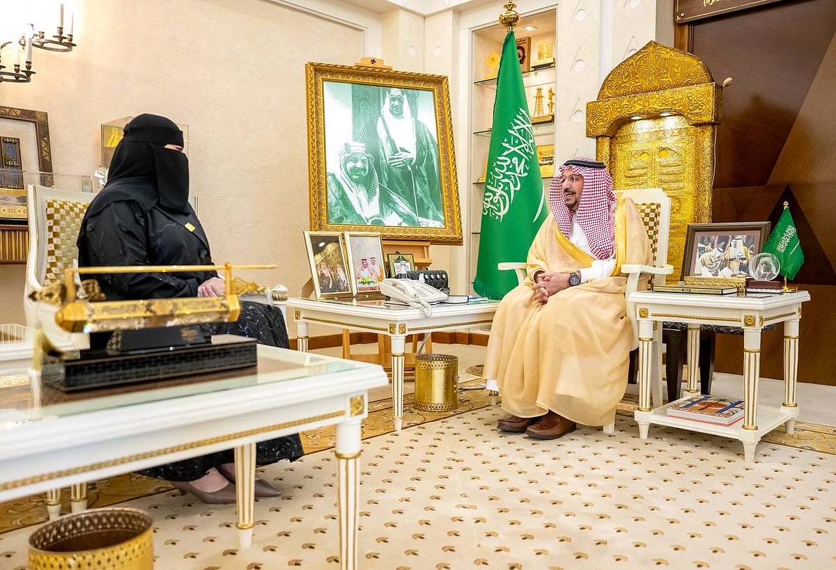 أمير القصيم يؤكد أهمية استمرار تطوير خدمات الأحوال المدنية والوصول إلى المستفيدين بمختلف المواقع 