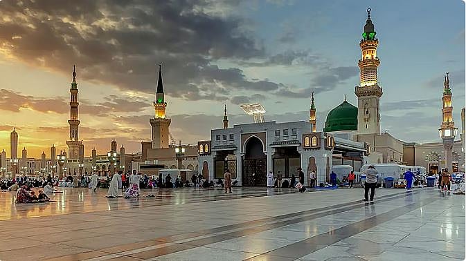 تشمل اختيار الأوقات المناسبة للصلاة والزيارة.. خدمات تقنية متقدمة تُيسّر رحلة ضيوف الرحمن وزوار المسجد النبوي 